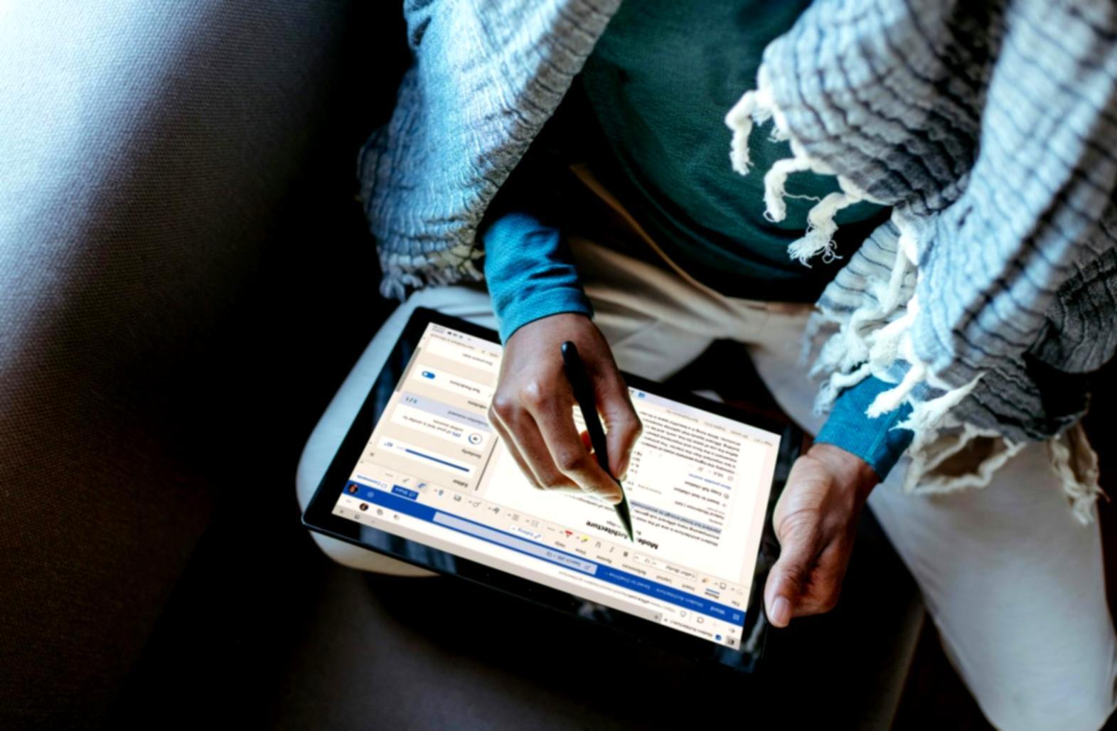 Equipo de ylorenqiva trabajando en análisis financiero detallado